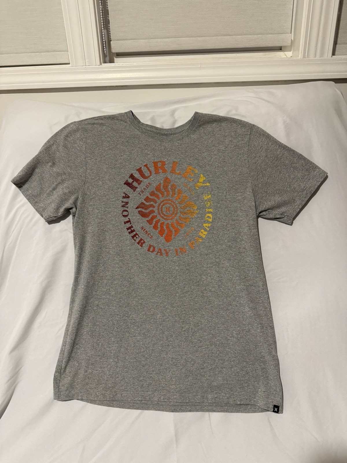 Hurley Gray Cotton Blend Knit Regular Fit Crew Neck Logo Graphic Tee Men’s M