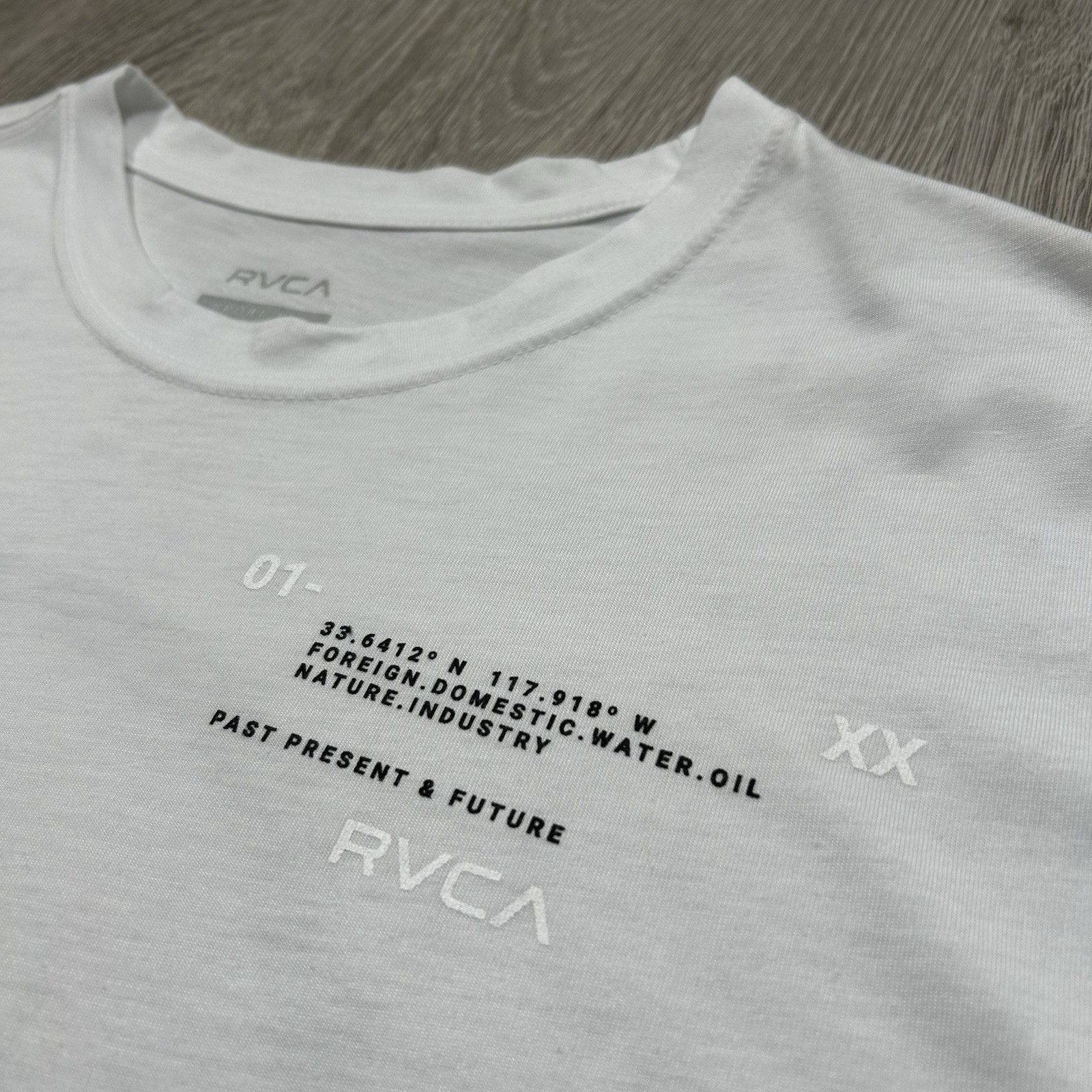 RVCA VA Sport Tee T Shirt Mens XL White Gym Workout Regular Fit Coordinates