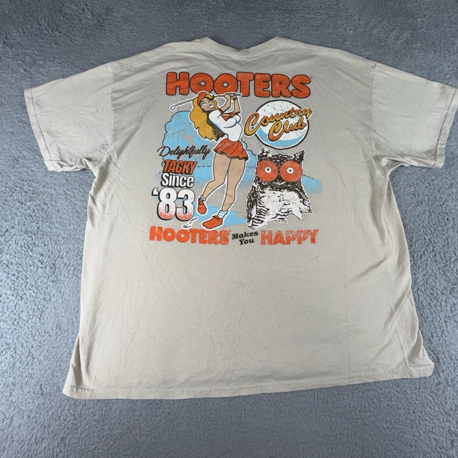 Hooters Country Club Graphic T-Shirt Mens 2XL Beige Golf Cotton Tee