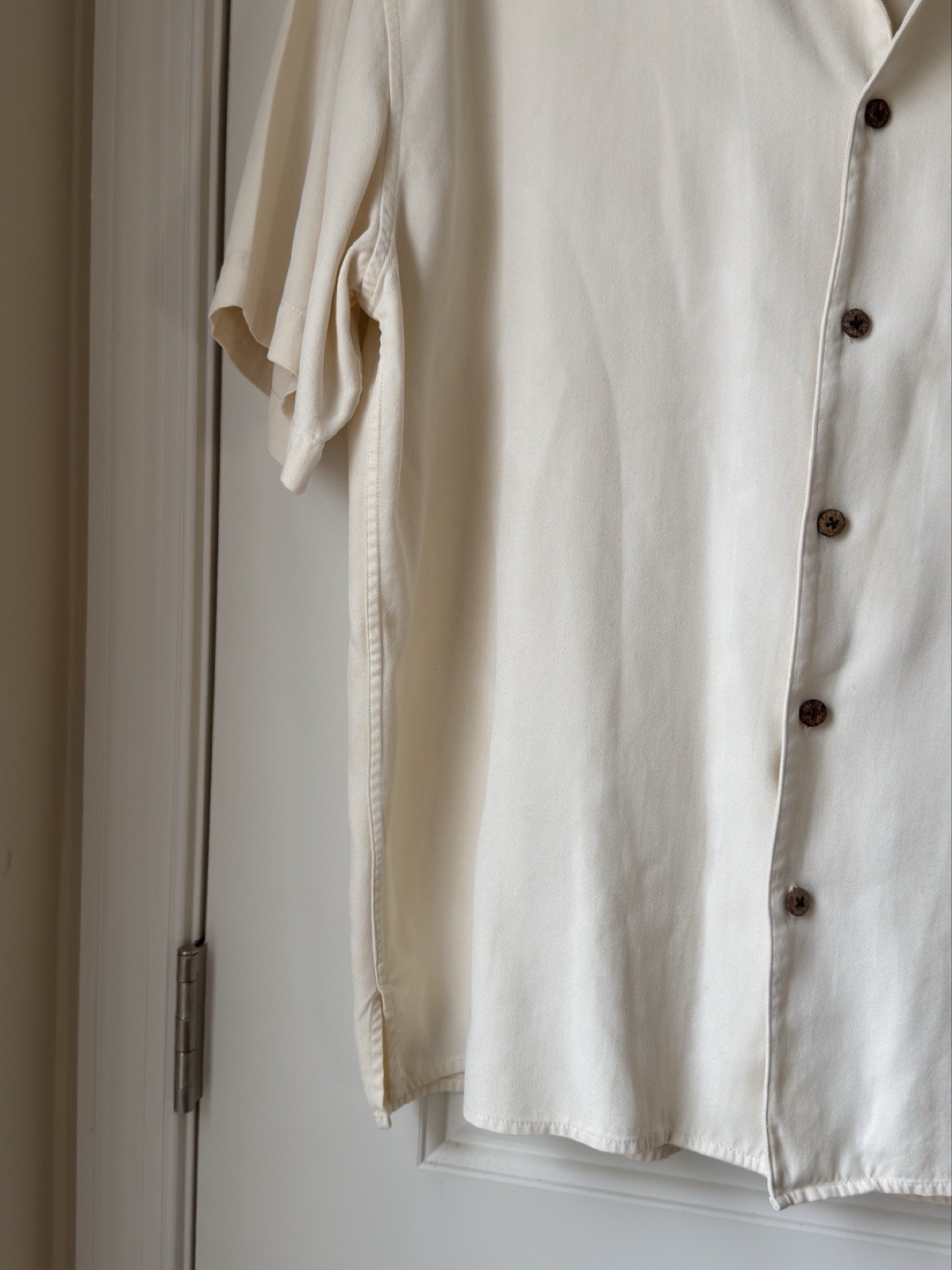 Jos A Bank Men’s 100% Silk Button Up Short Sleeve Cream Ivory Shirt Large