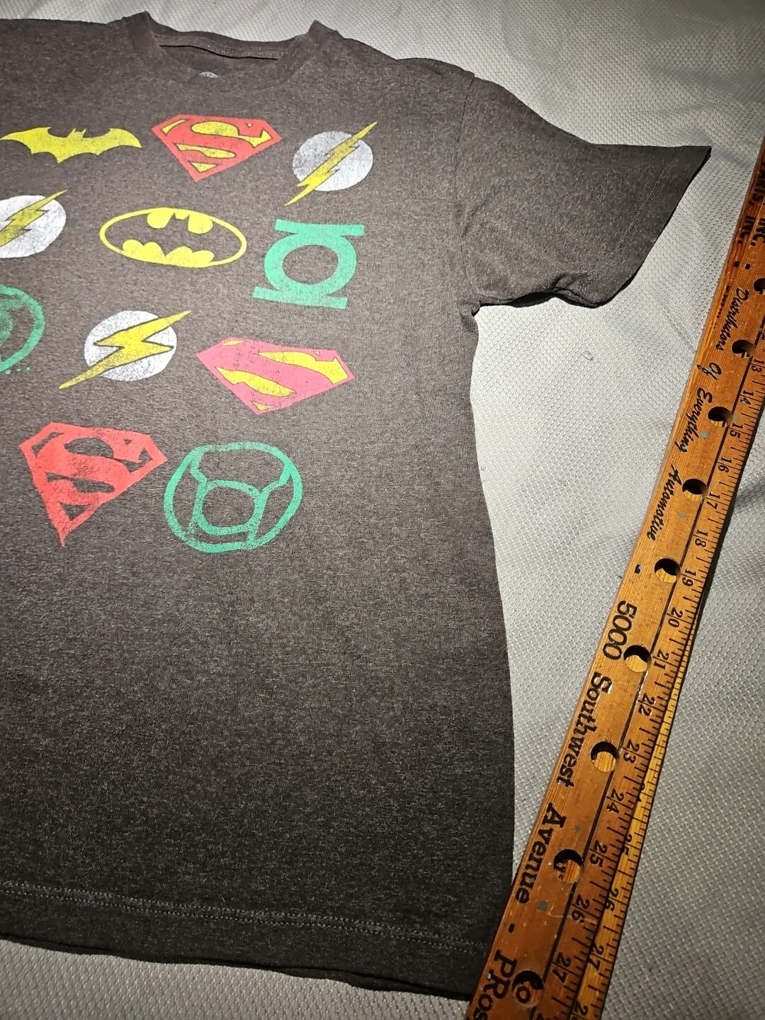 DC Comics Shirt Men’s Medium Gray Superman Flash Batman Logo Graphic Print Top