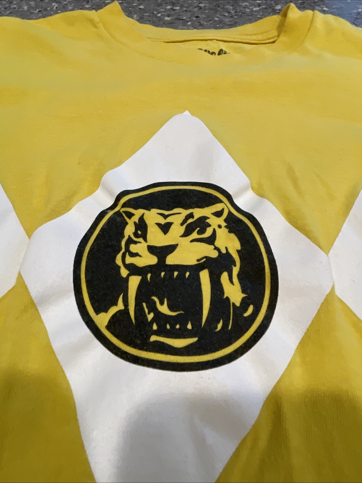 Mighty Morphin Power Rangers Yellow Ranger 2014 T-Shirt Size Small *See Pics*