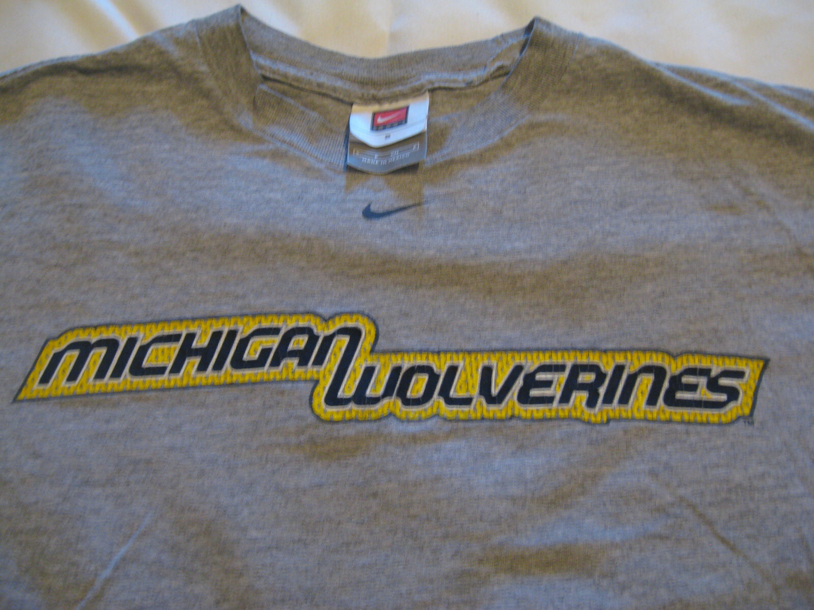 Nike Men’s Athletic Wear Michigan Wolverines Short Sleeve Gray T-Shirt size S