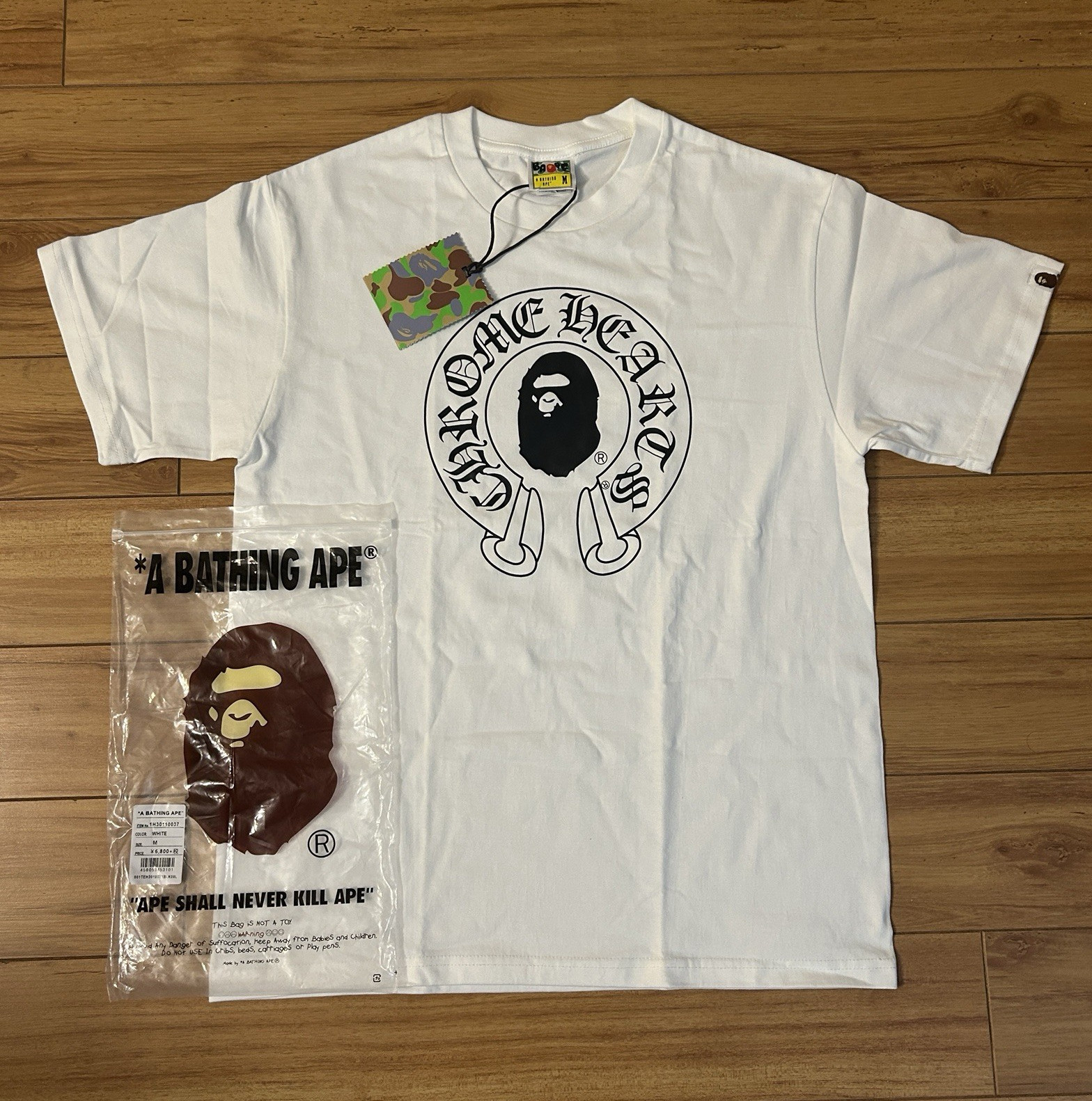 A Bathing Ape BAPE Men’s M White Graphic Logo Crew Neck Short Sleeve T-Shirt