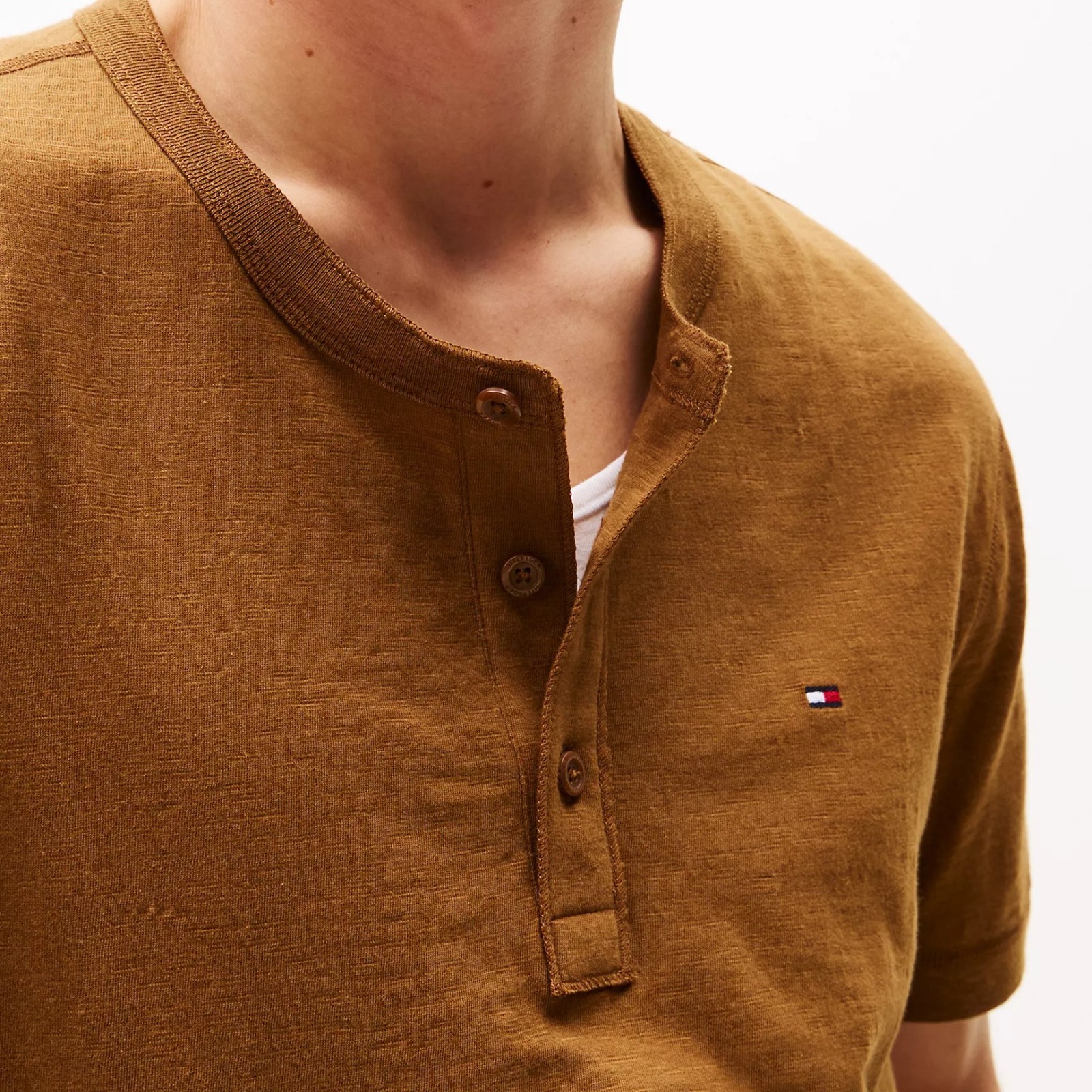 NWT Tommy Hilfiger Men’s Subtle Texture Slub Cotton Solid Henley T-shirt Tee NEW