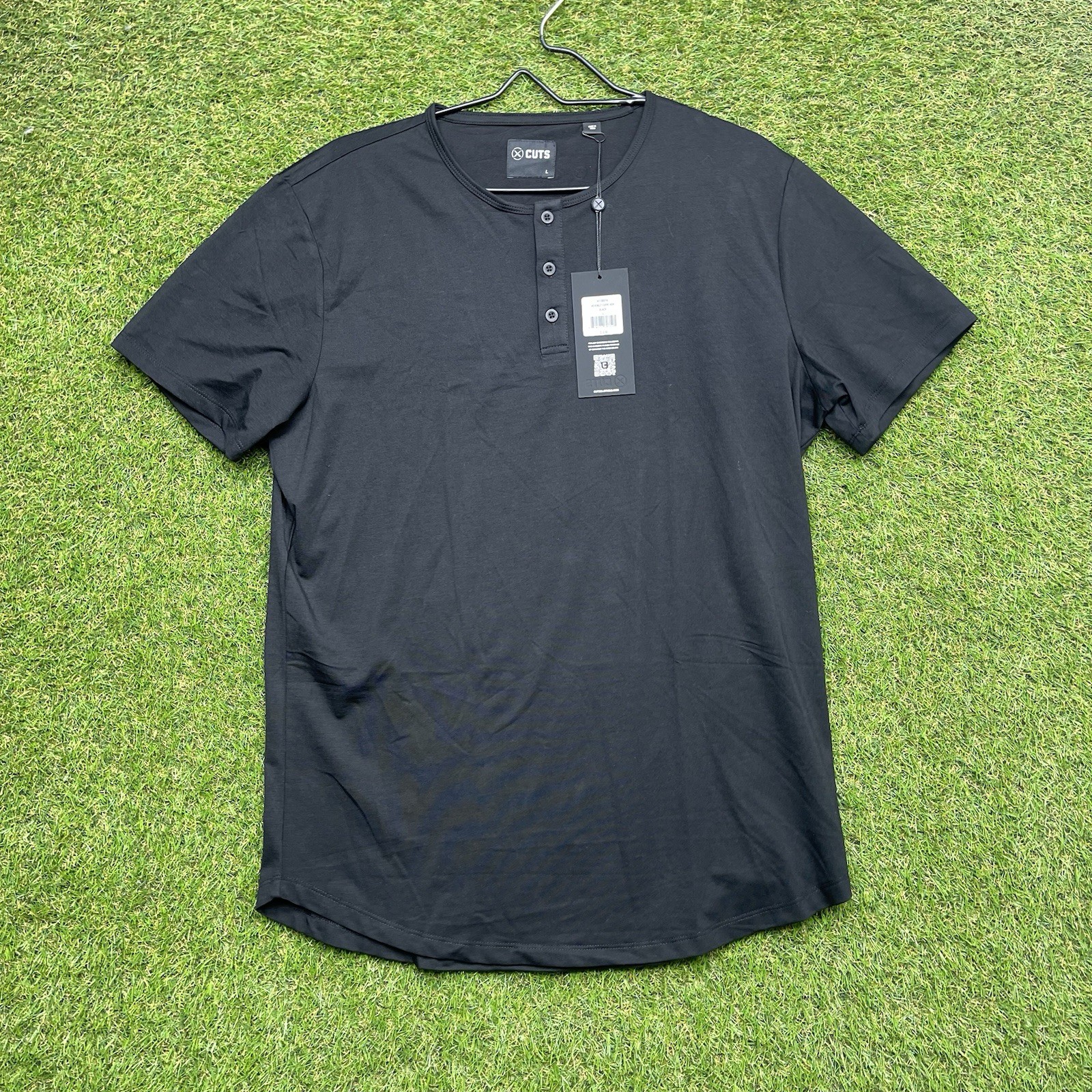 Cuts Clothing Henley Shirt Mens Large Short Sleeve Curve-Hem Fit Black NWT