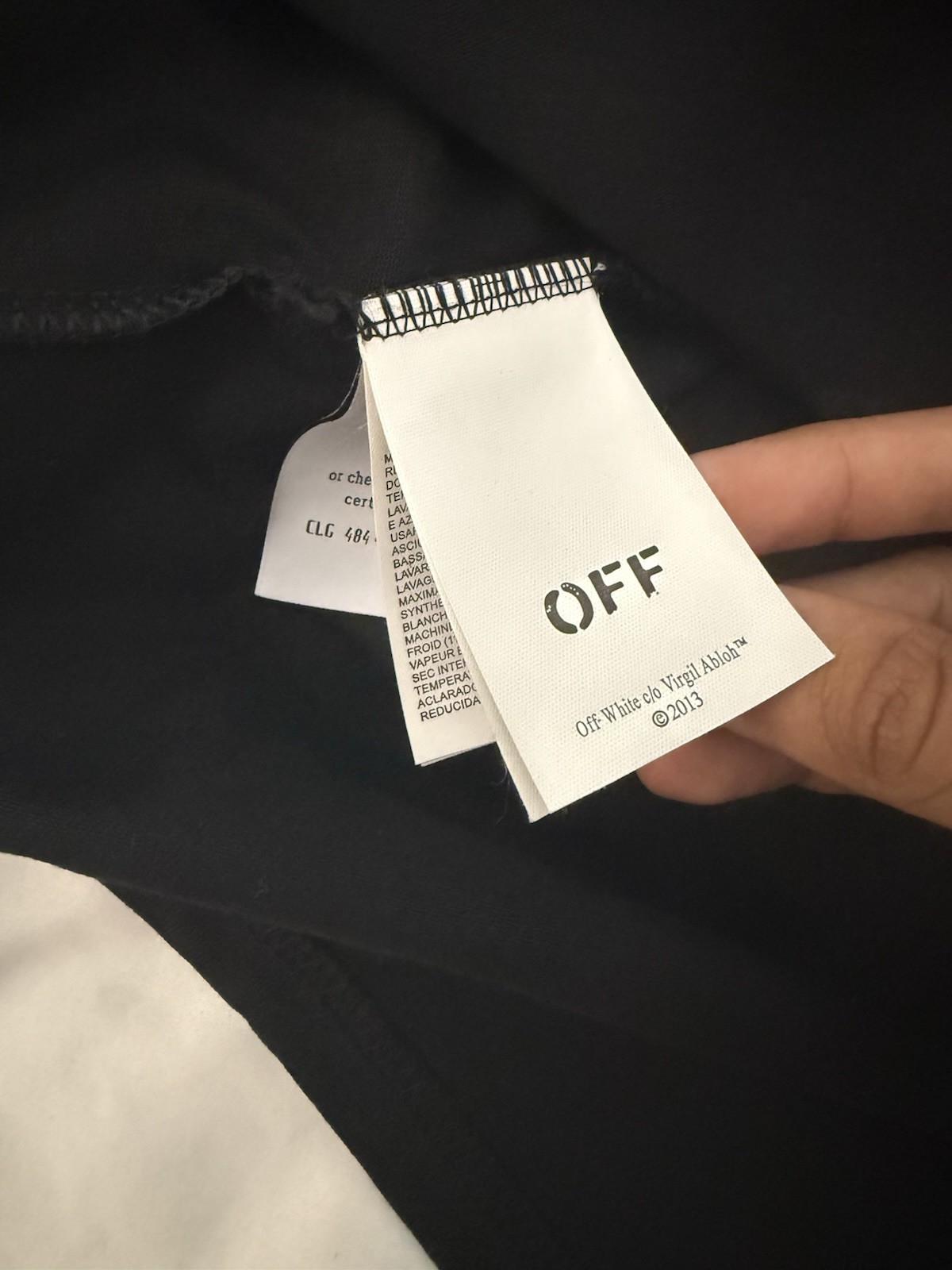 Off White T-Shirt Size Medium