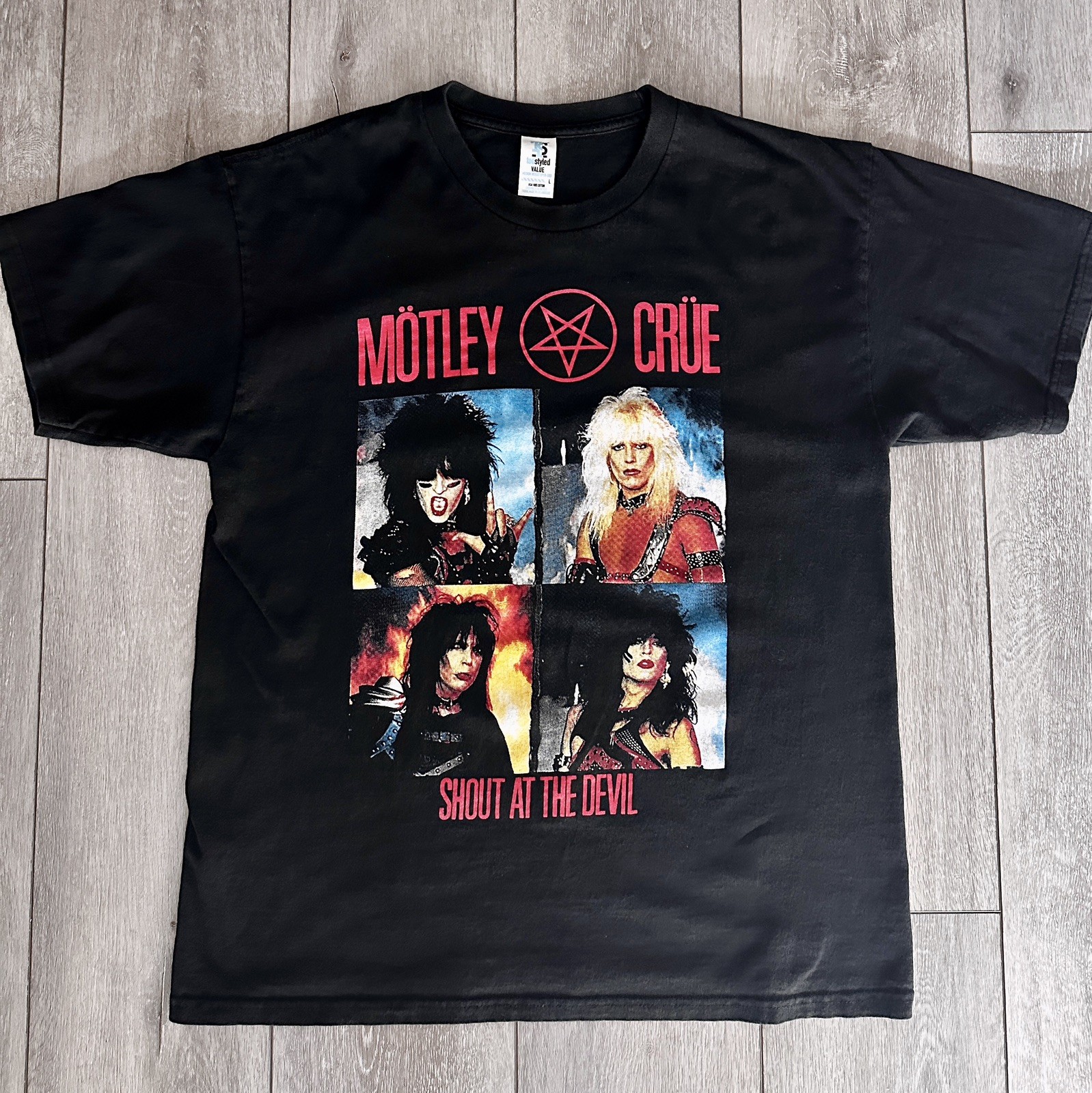 Mötley Crüe – Shout At The Devil Black T-Shirt Black Rock Band – Large