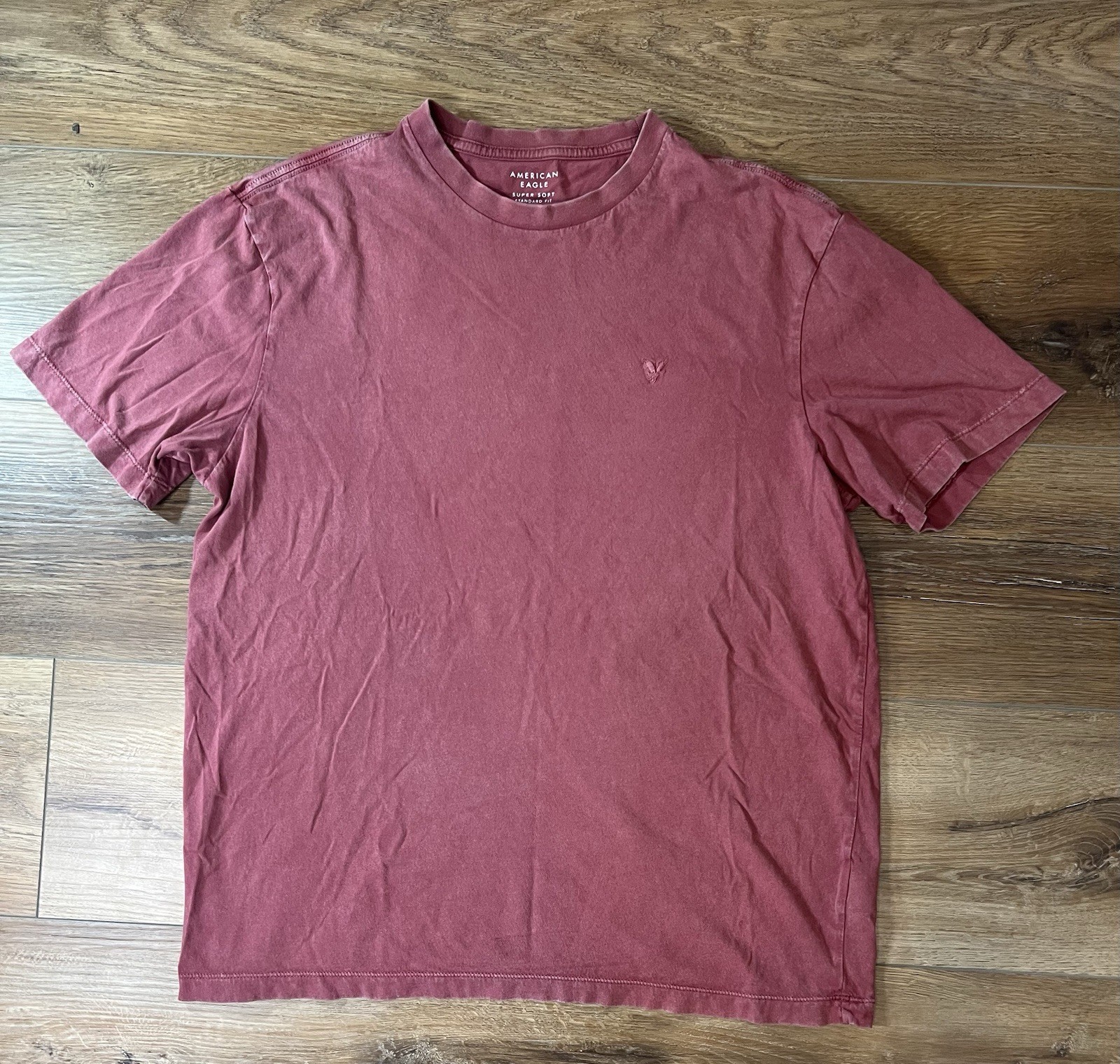 American Eagle Mens T-Shirt Super Soft Standard Fit Red Shortsleeve