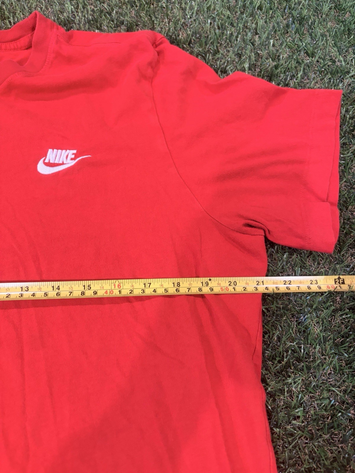Nike Men’s Red T-Shirt Size L