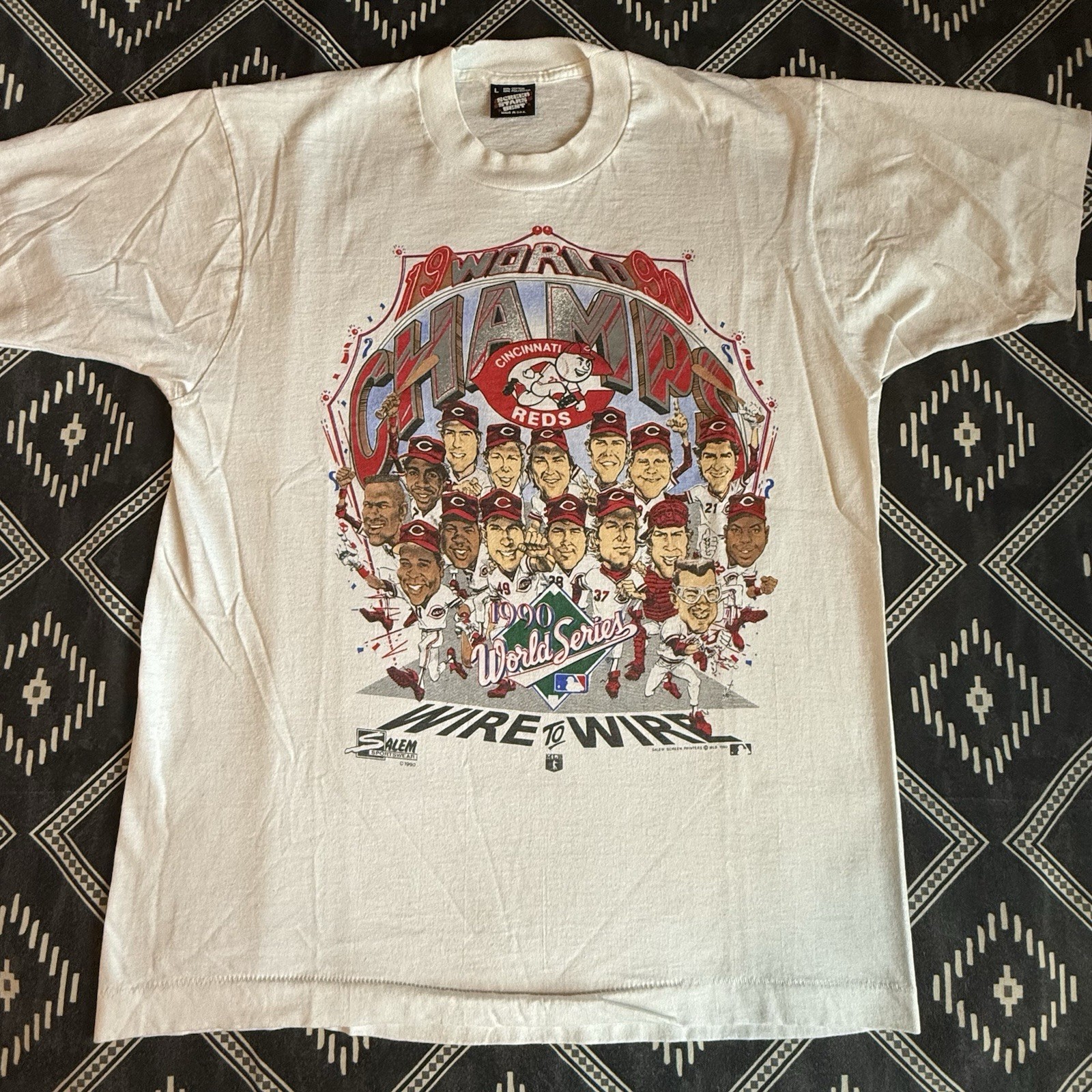 CINCINNATI REDS 1990 World Series Champs Licensed T-Shirt. LARGE Dead Stock VTG