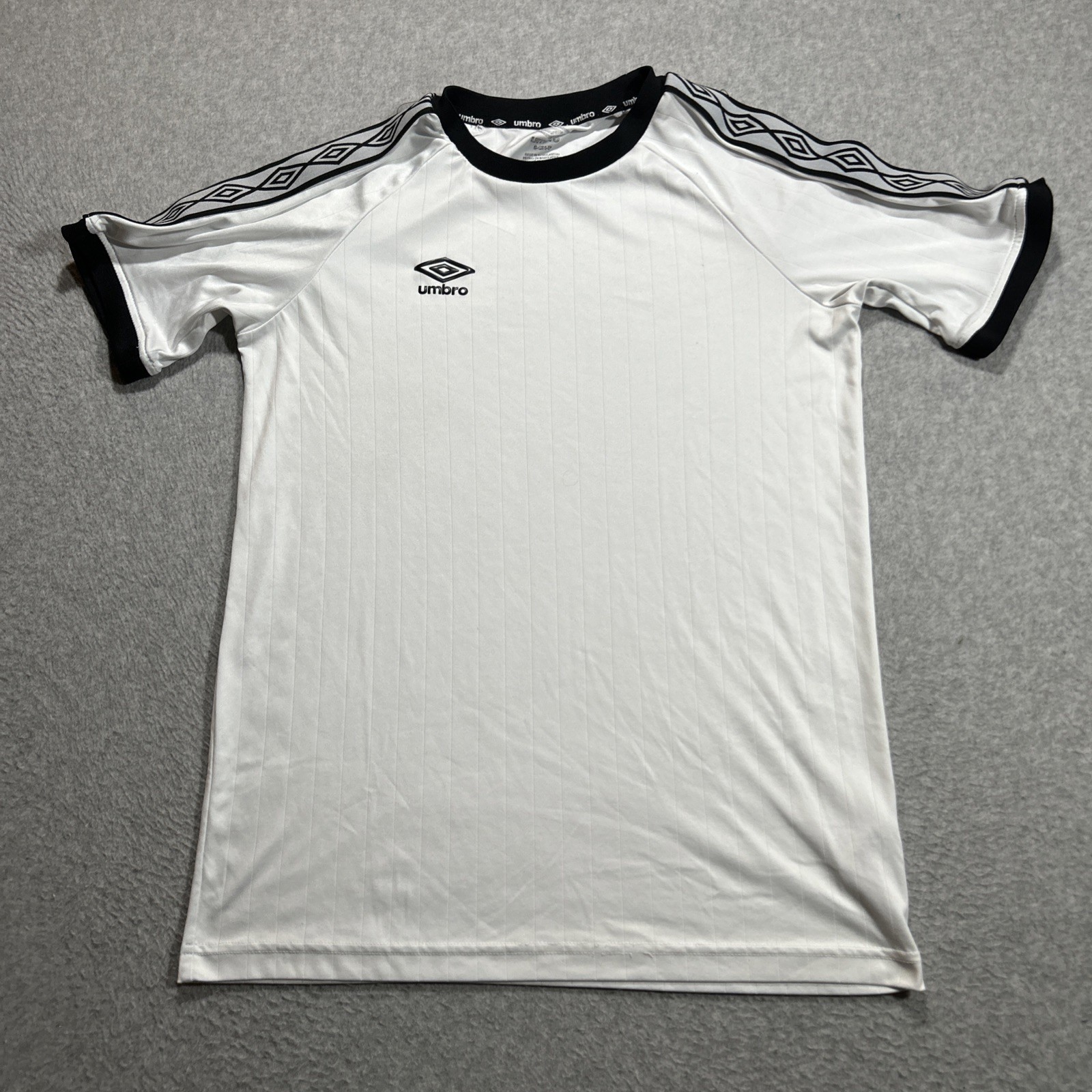 Umbro Soccer Jersey Style Shirt – Mens Size Small S – White
