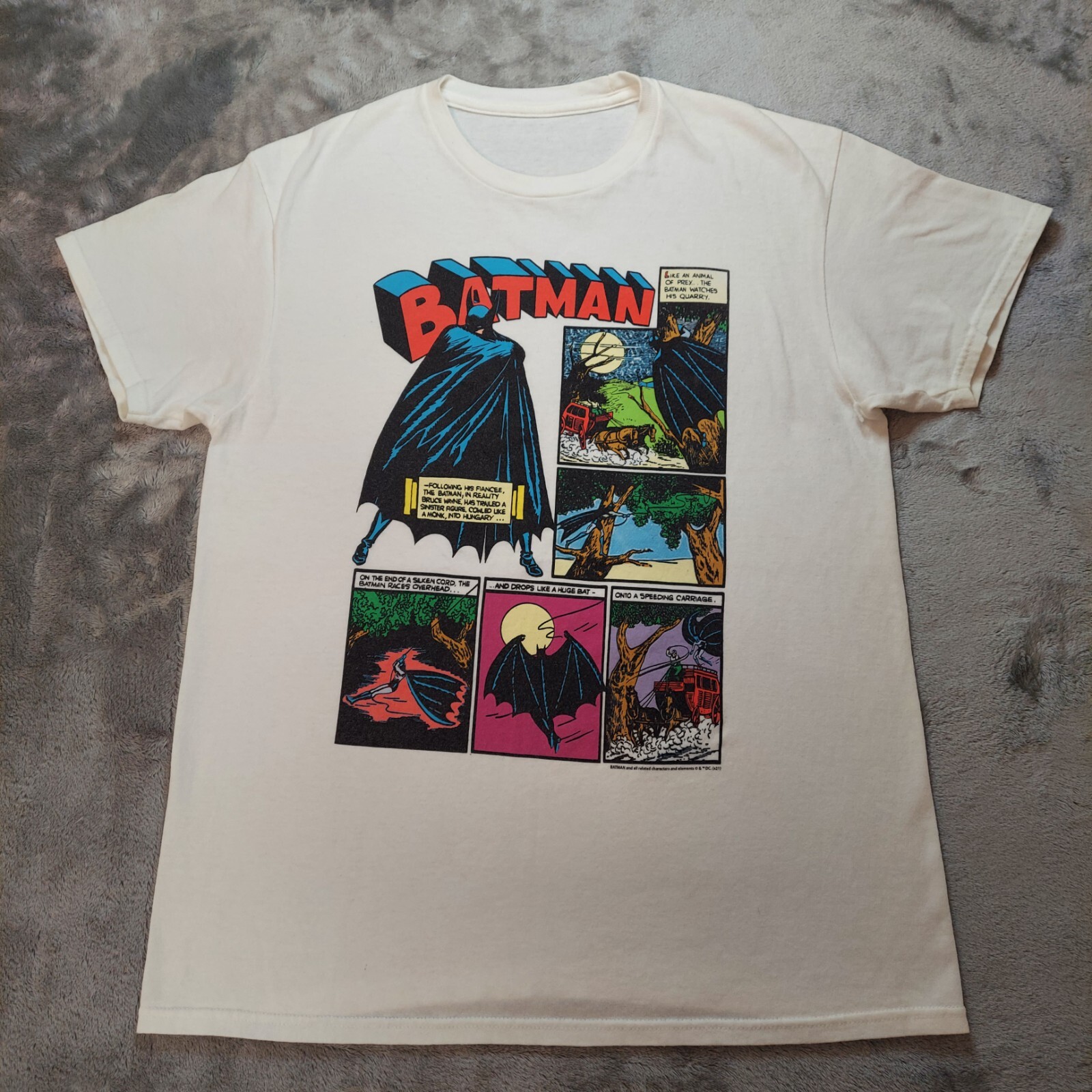 DC Batman Men’s White T-Shirt Medium 27in Long 19in Wide