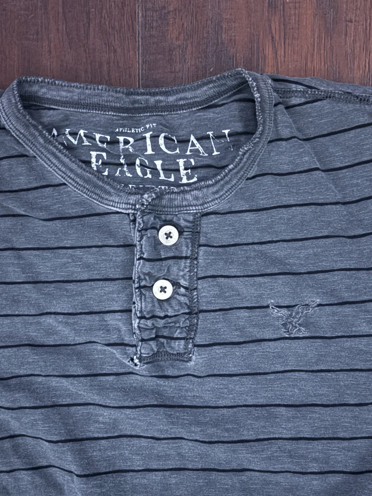 American Eagle Men’s Gray/Black Striped Henley Button T-Shirt Short Sleeve XS
