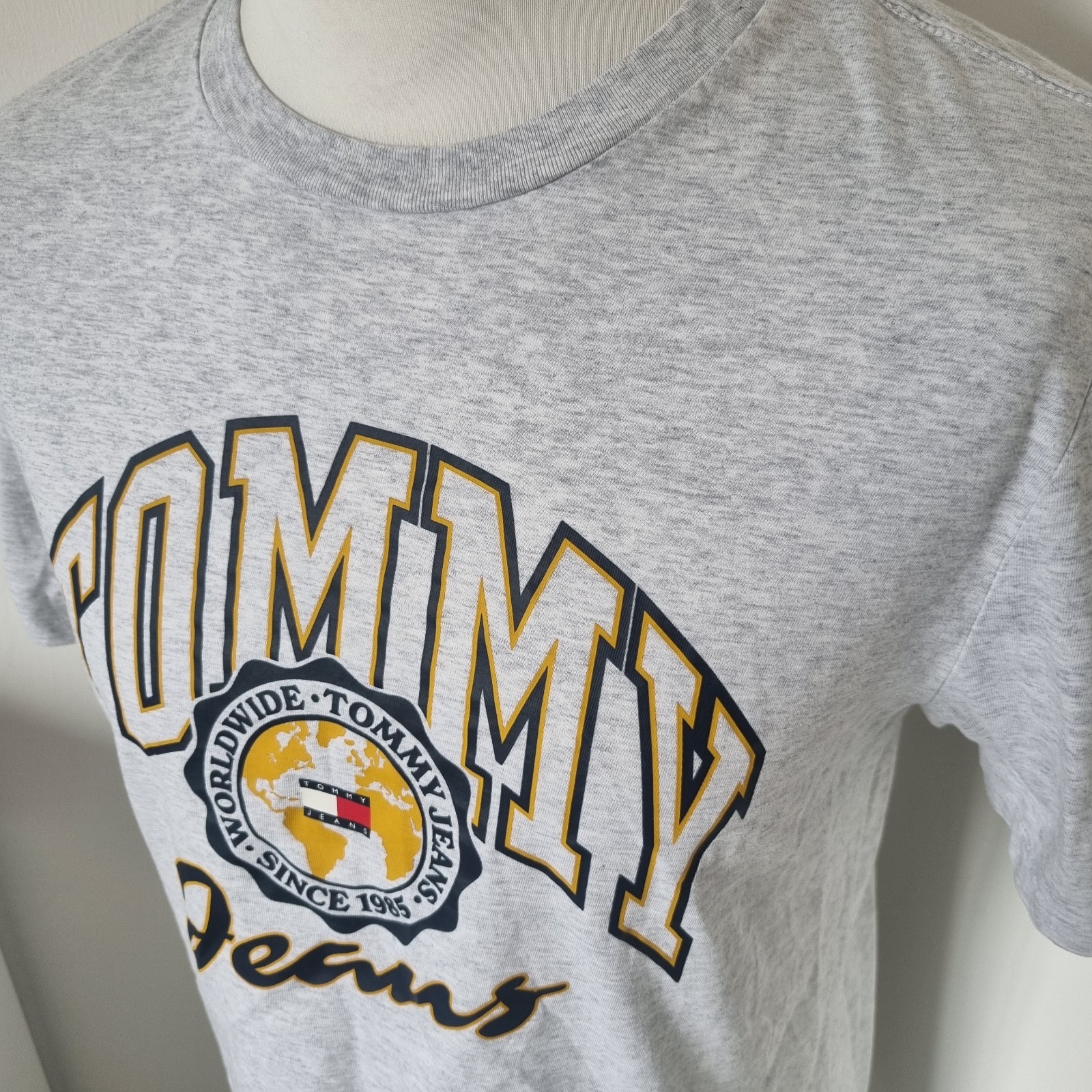 Tommy Hilfiger Jeans T-Shirt Large Graphic Print Grey