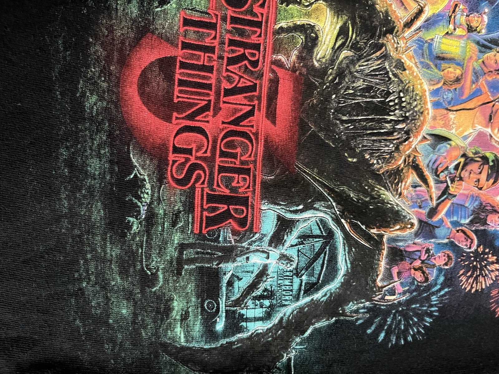 Stranger Things Season 3 Poster Graphic T-shirt Men’s Sz M Women’s Sz L *EUC*