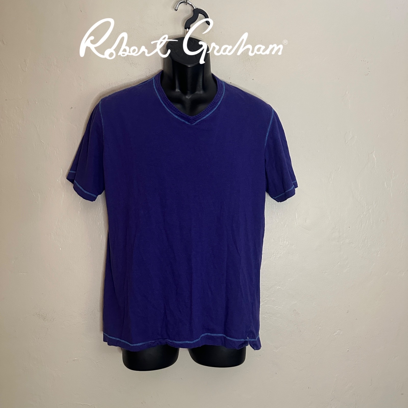 Robert Graham V Neck T Shirt Medium classic fit Gently worn 60% cotton/40% poly