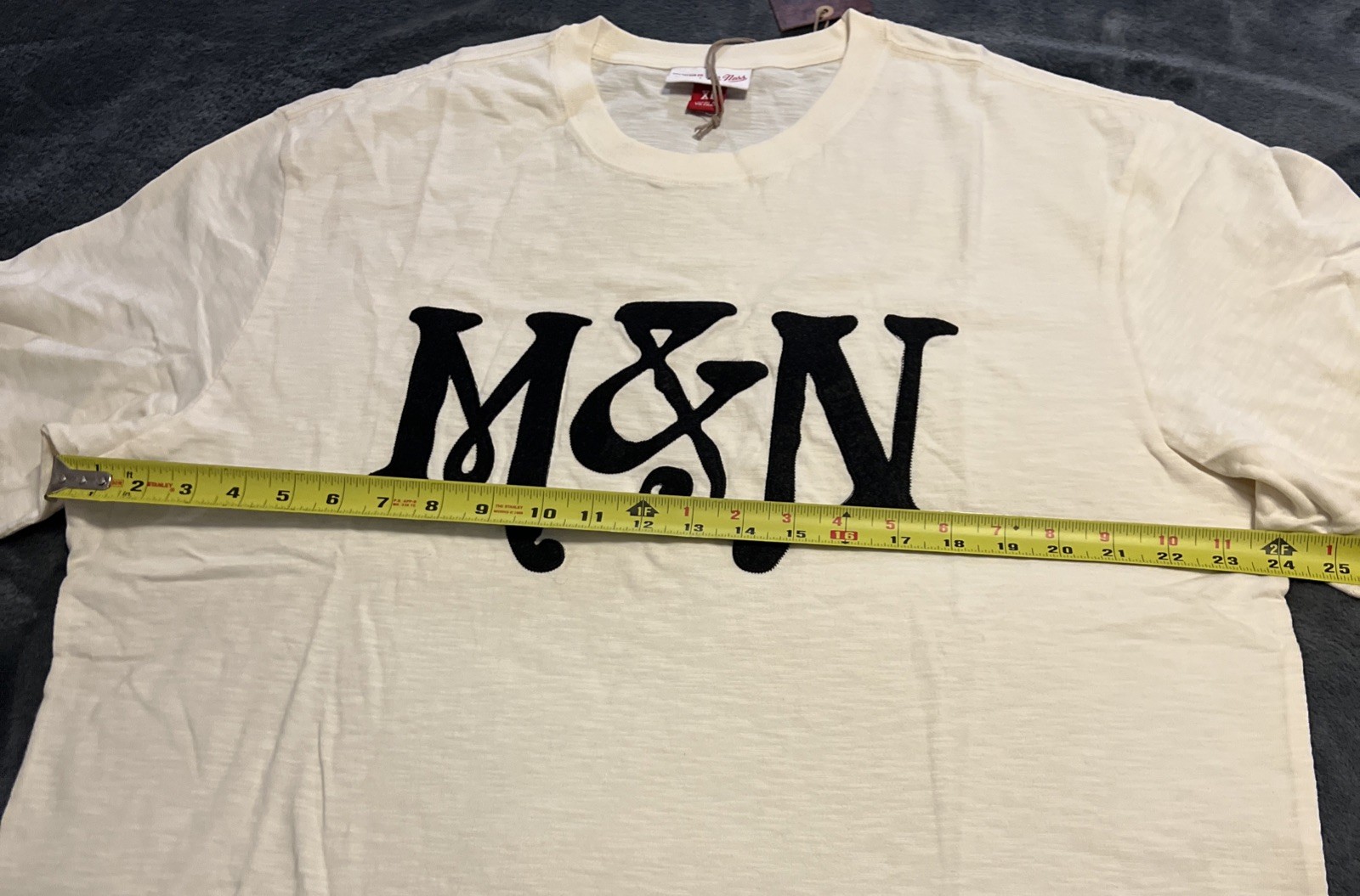 XL Mitchell & Ness Men Branded Heritage SS Slub Tee Vintage Logo Cream