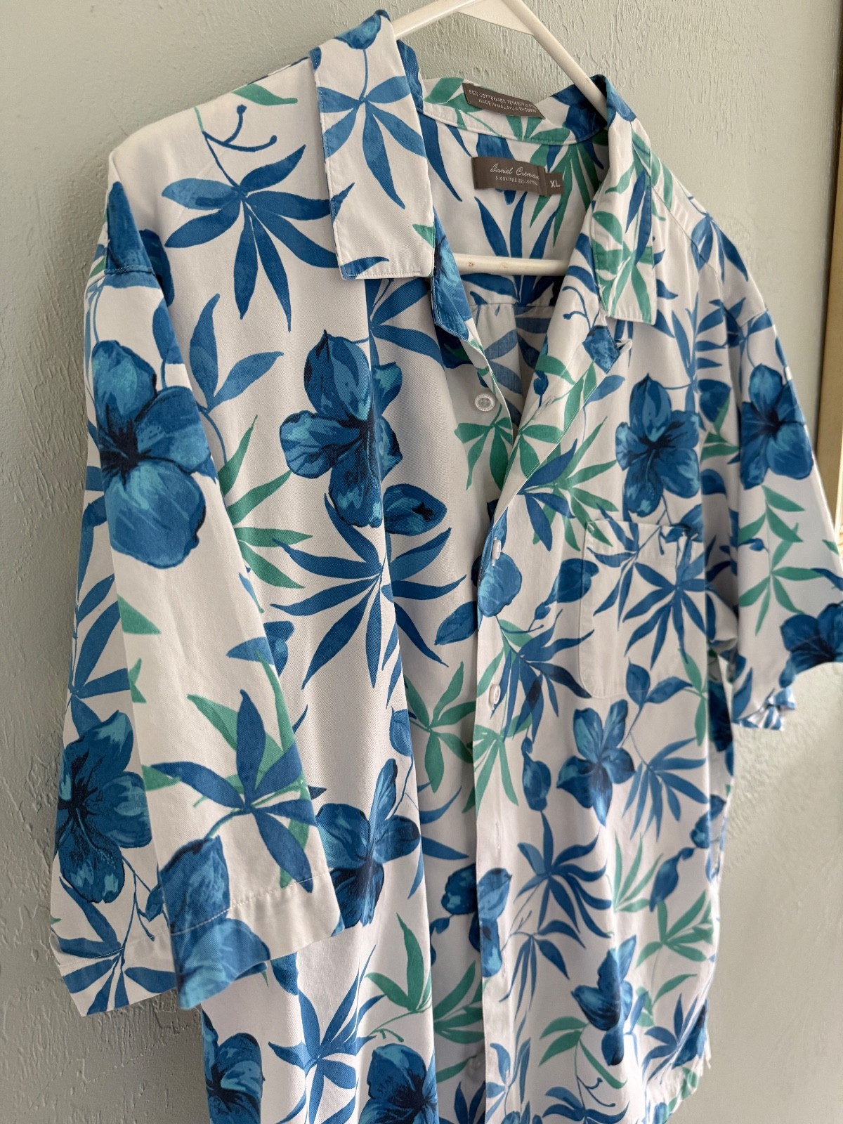 Men’s XL Tropical Shirt. Button-down. Excellent Condition.