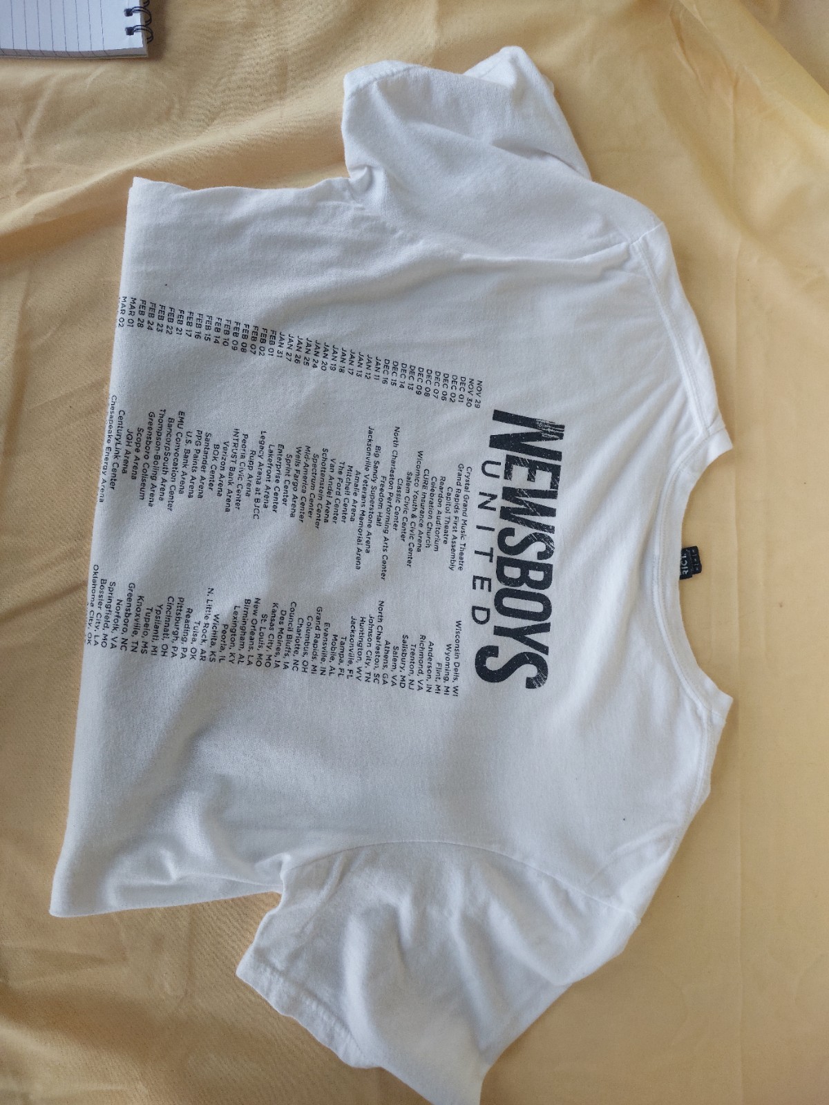 District White Round Neck T-shirt Size M – DB006