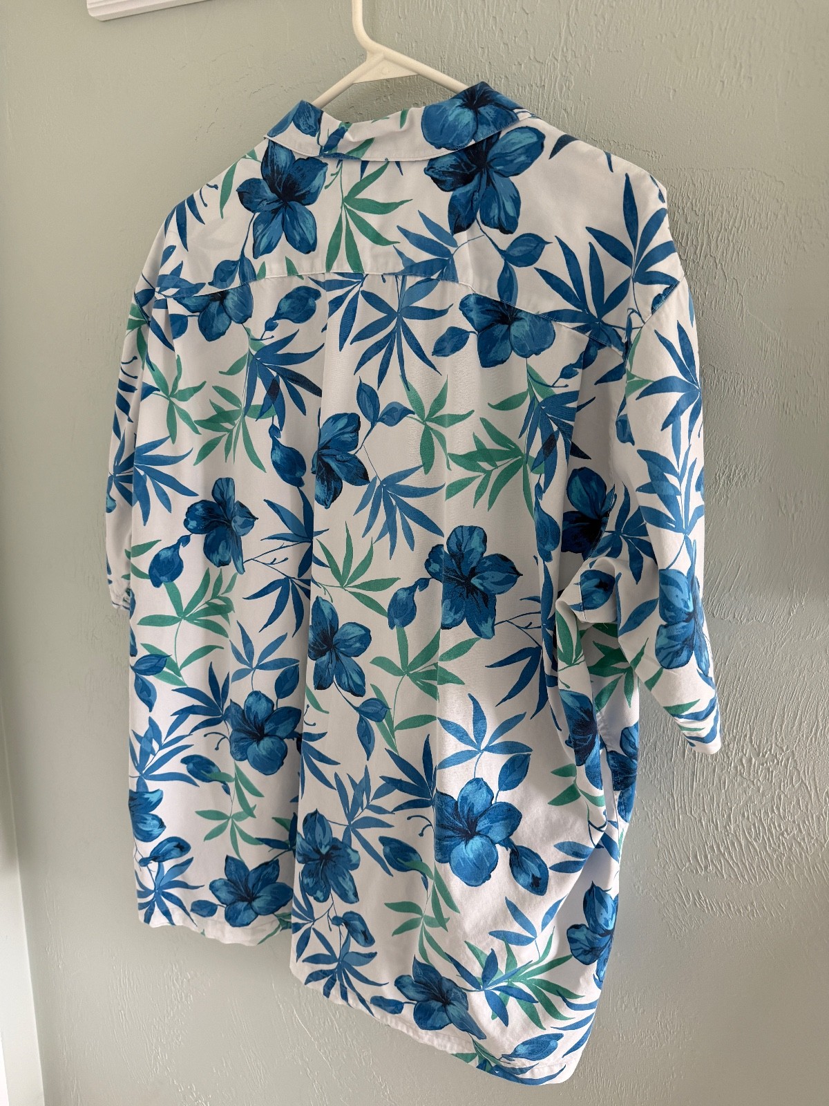 Men’s XL Tropical Shirt. Button-down. Excellent Condition.