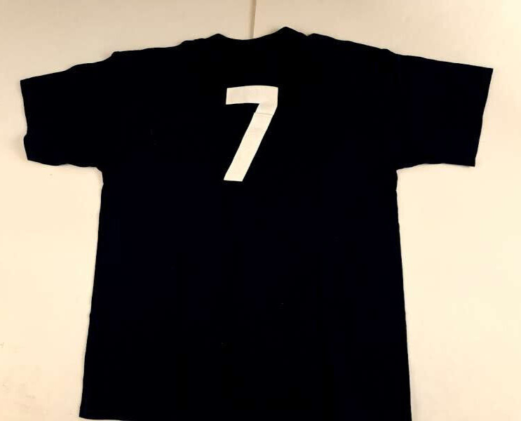 NY Yankees Mickey Mantle’s Restaurant size Large Blue Gildan EUC