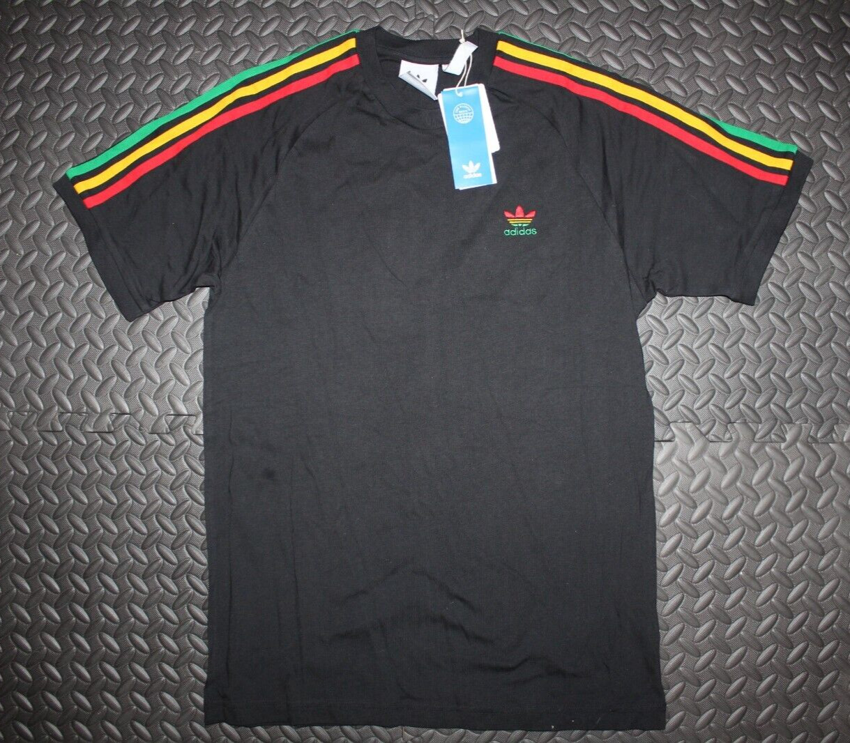 NEW MENS ADIDAS ORIGINALS CALIFORNIA 3 STRIPES TREFOIL SHIRT ~SIZE MEDIUM IN8772