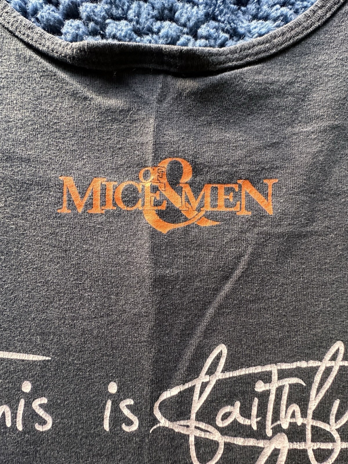 Gildan Ultra Cotton Of Mice & Men Band Graphic Gray Tank Top Scoop Neck S