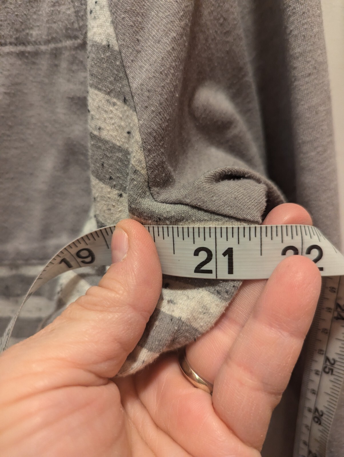 Carbon Men’s Medium Beige And Gray Longer Length Long Sleeve Shirt With Pocket