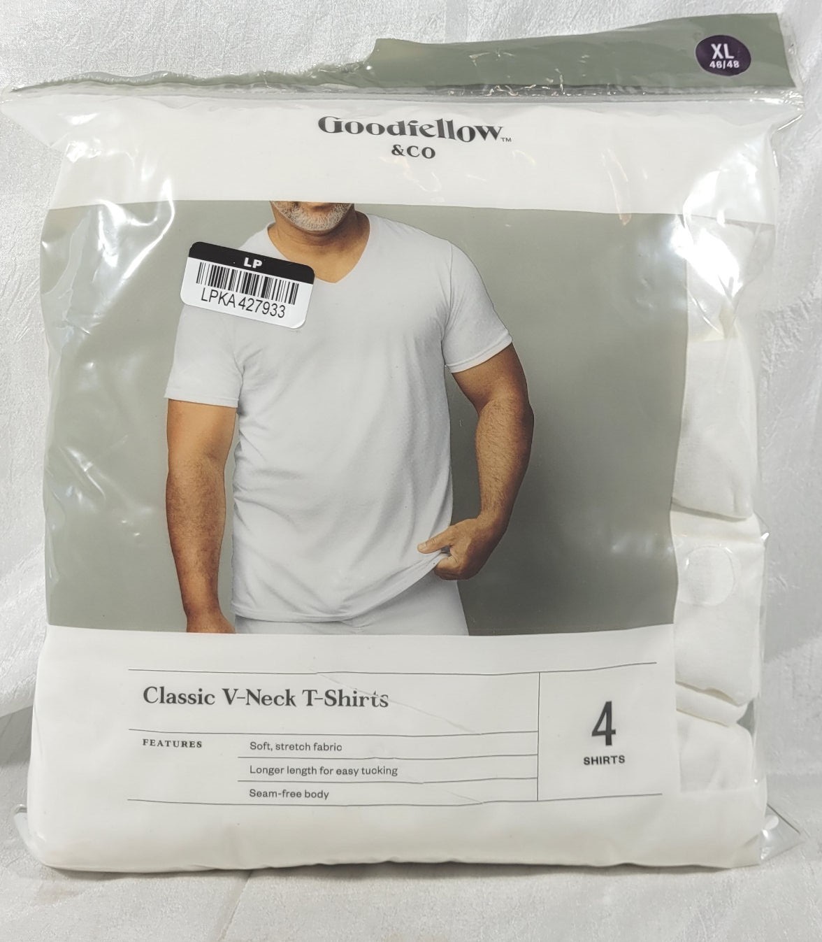 Goodfellow Men’s 4-Pack Classic Longer Length V-Neck T-Shirts – White – XL 46/48