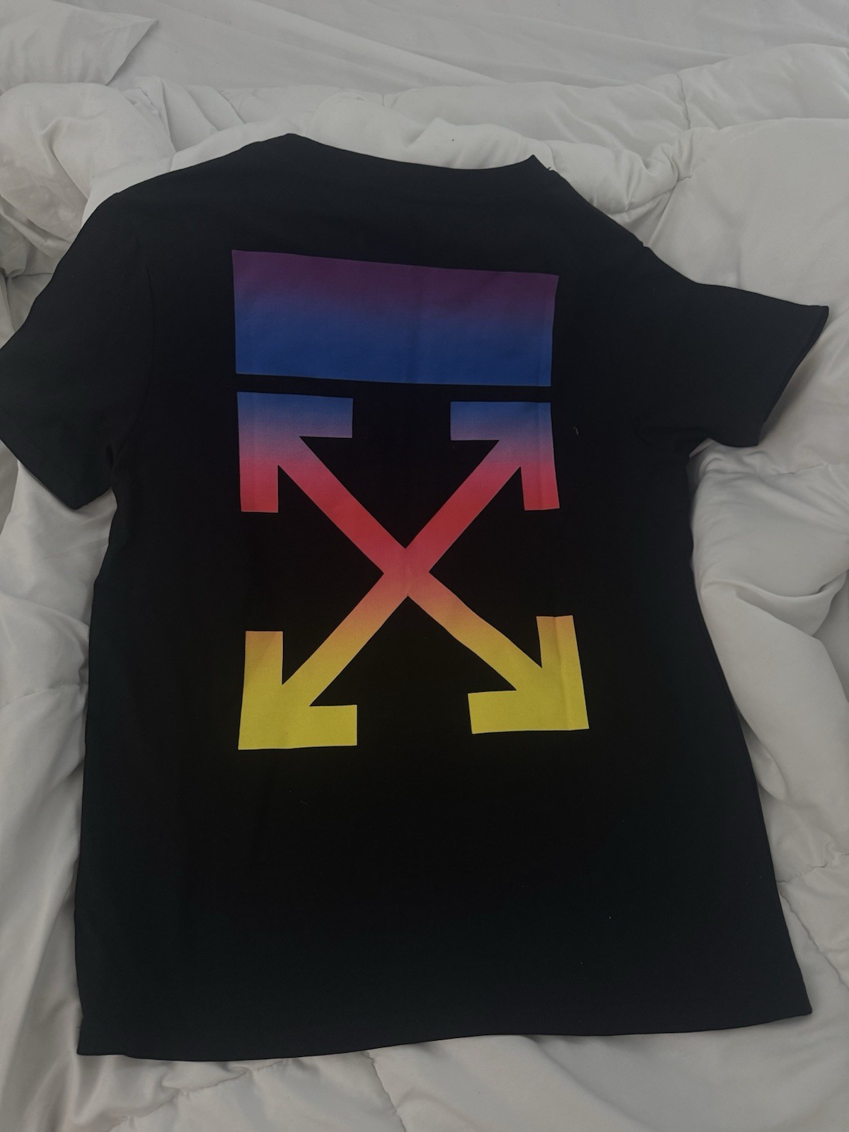 Off White T-Shirt Size Medium