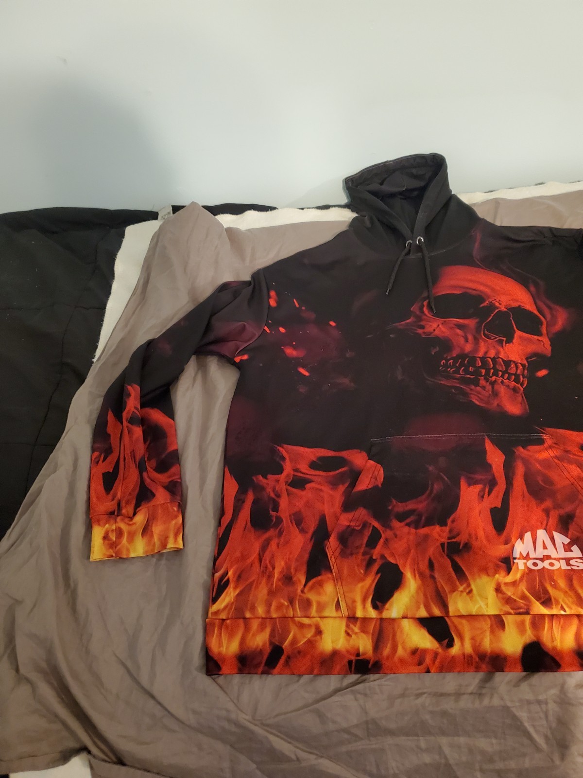 Mac Tools Mens Xl Flame Skull Long Sleeve Lightweight Hoodie
