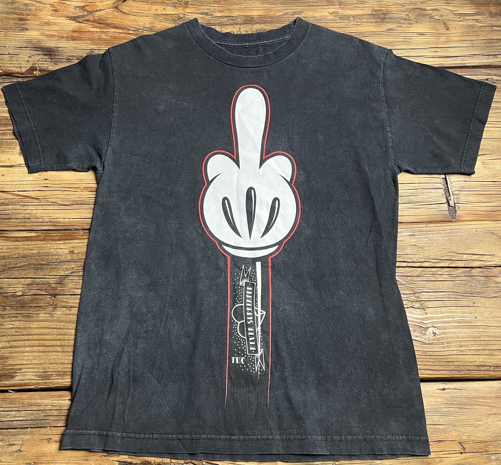 ✔️The Wild Ones Tatted Hand Middle Finger NEVER SURRENDER T-Shirt Sz Medium