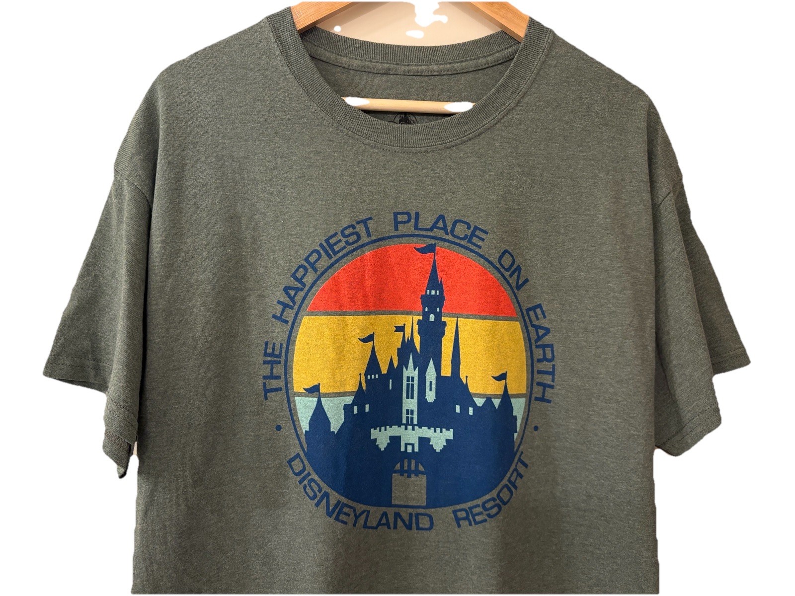 Disney T-shirt Large Disneyland Resort Graphic Happiest Place On Earth Sage Grn