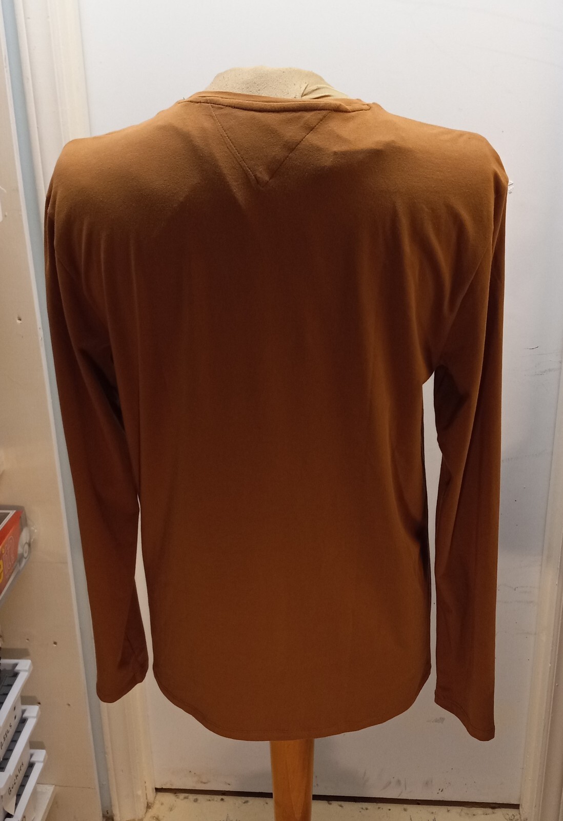Tommy Hilfiger Men’s Pullover Long Sleeve Shirt XL Slim Fit Brown 95% Cotton NWT