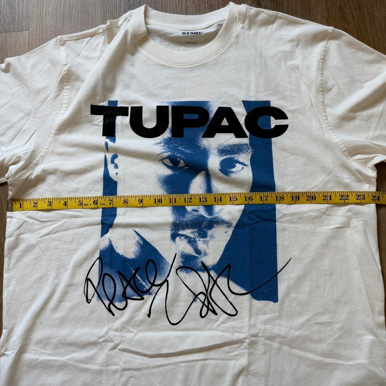 Old Navy Tupac Shakur Graphic T-Shirt Size L White Streetwear Rap Tee