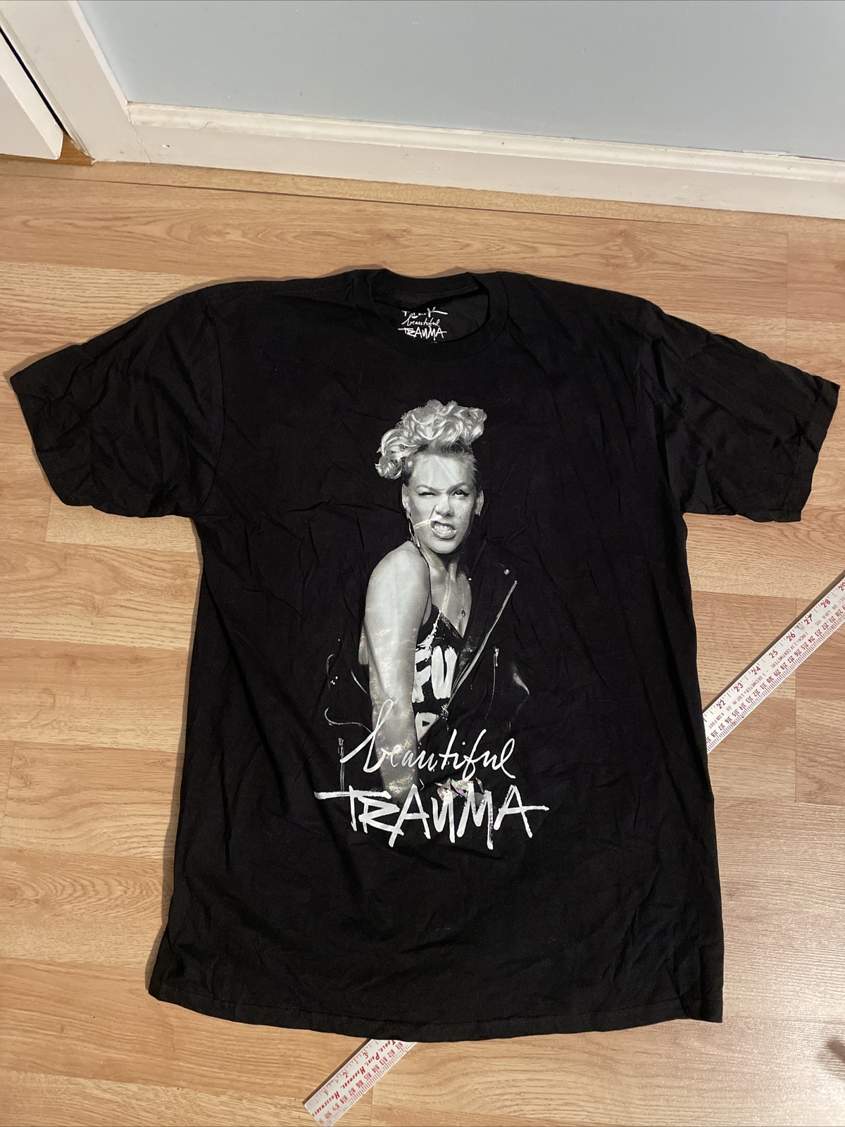 Pink Beautiful Trauma XL authentic tour merch shirt 2018 Black
