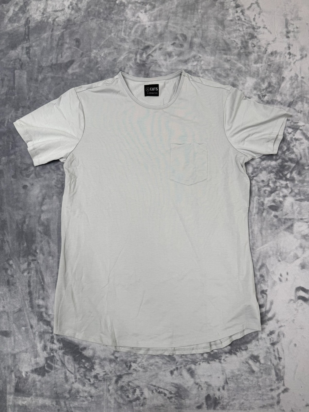 CUTS Clothing Men’s Elongated Crew Neck T-Shirt With Pocket NWOT