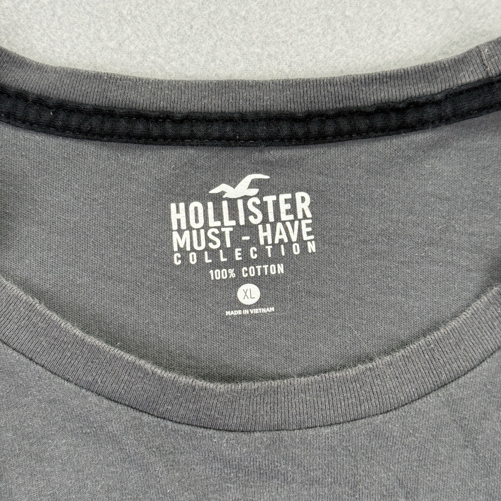 Hollister T Shirt Mens XL Gray Must Have Collection Embroidered Logo Crewneck