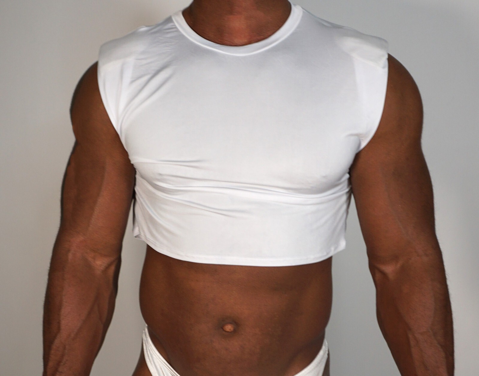ADULT WHITE SHORT SLEEVE PADDED SHOULDER CROPPED T-SHIRT SIZE SMALL