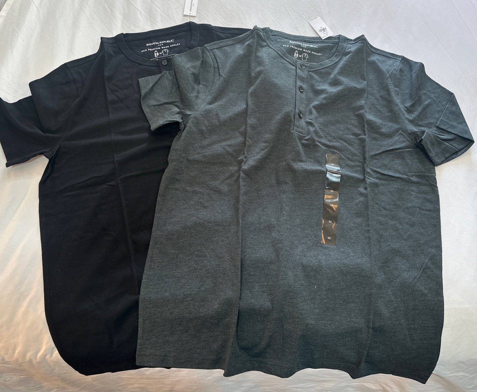 (2) Banana Republic Men Sz M Prem. Wash Henley Short Sleeve Black & Grey T-Shirt
