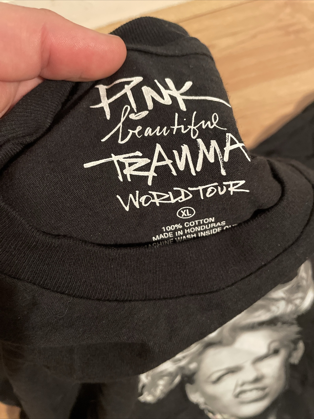 Pink Beautiful Trauma XL authentic tour merch shirt 2018 Black