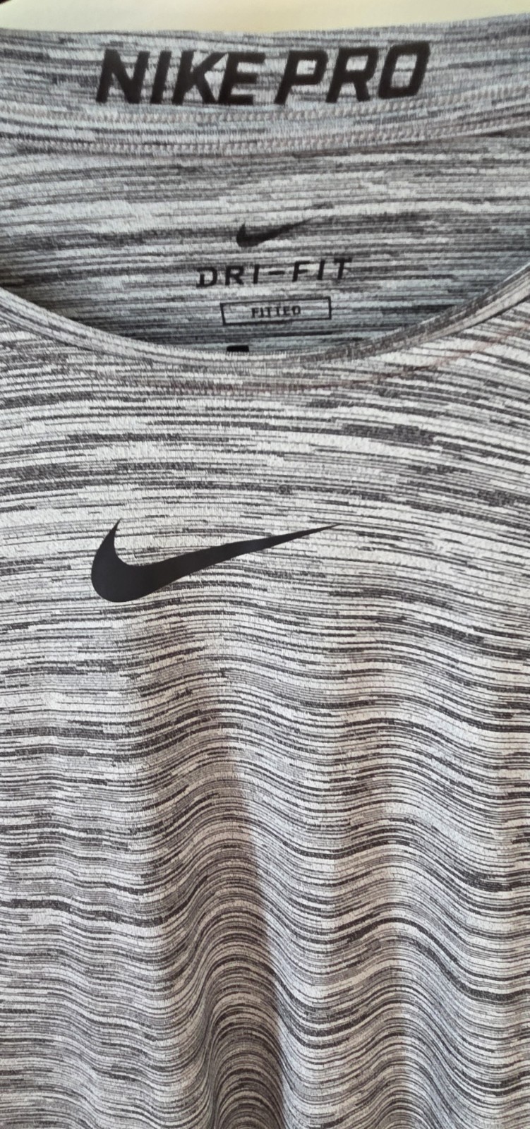 Nike Men’s Pro Dri-Fit Performance grey Fitted Tee, size medium