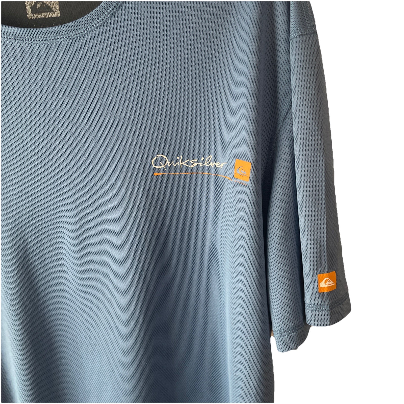 Quiksilver Men’s XL Blue Performance Surf Tee Shirt Loose Fit UPF Rashguard