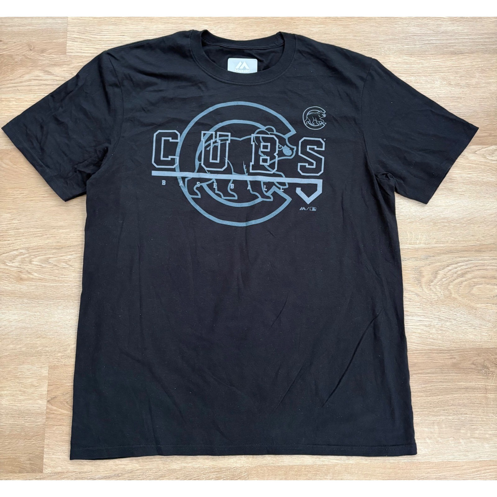 NWOT Men’s Majestic Chicago Cubs Graphic Tee – Large – Black