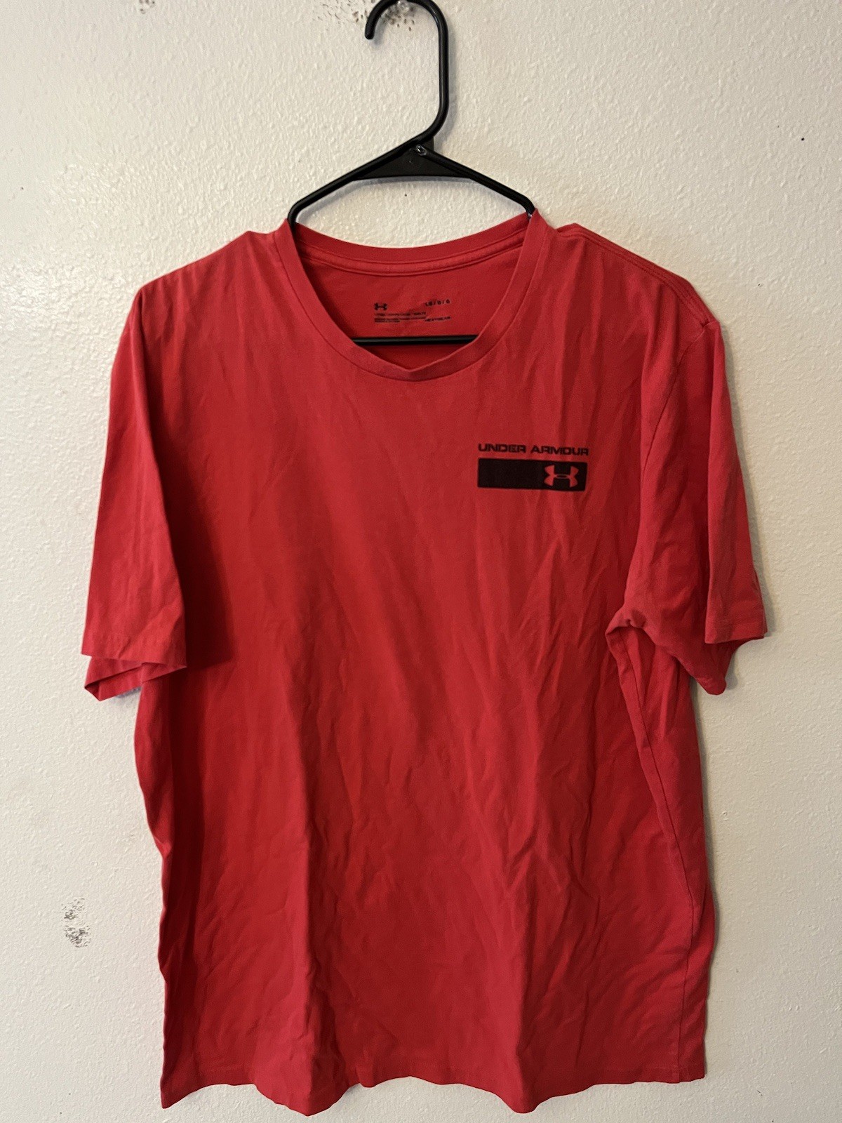 Under Armour T-Shirt Men’s L Short Sleeve Loose Red Crew Neck Solid Graphic