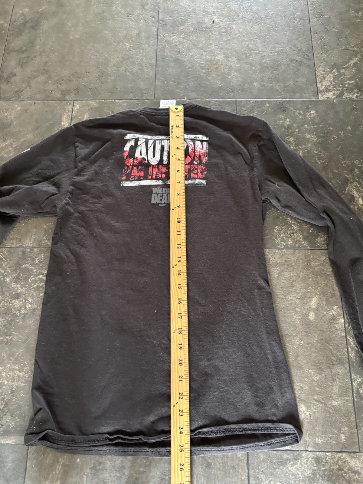 Walking Dead Long Sleeve Graphic Tshirt Men’s Small “infected” AMC