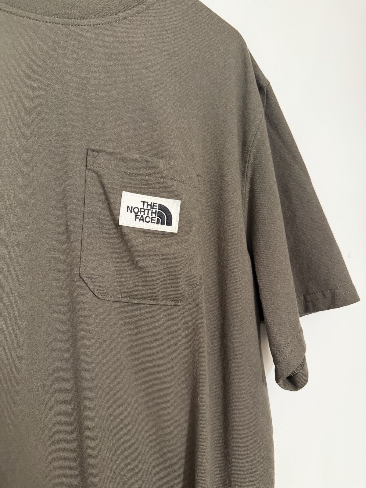 The North Face Men’s XL Pocket T-Shirt Olive Green Logo Patch Short Sleeve