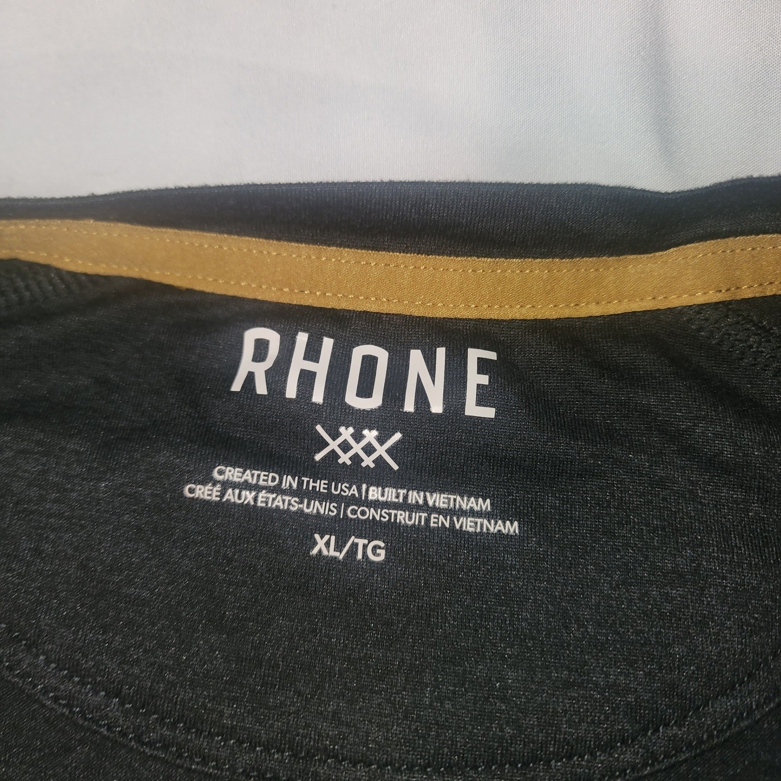 Rhone Reign Short Sleeve Training Tee Mens XL Black Heather Athletic Gym Shirt