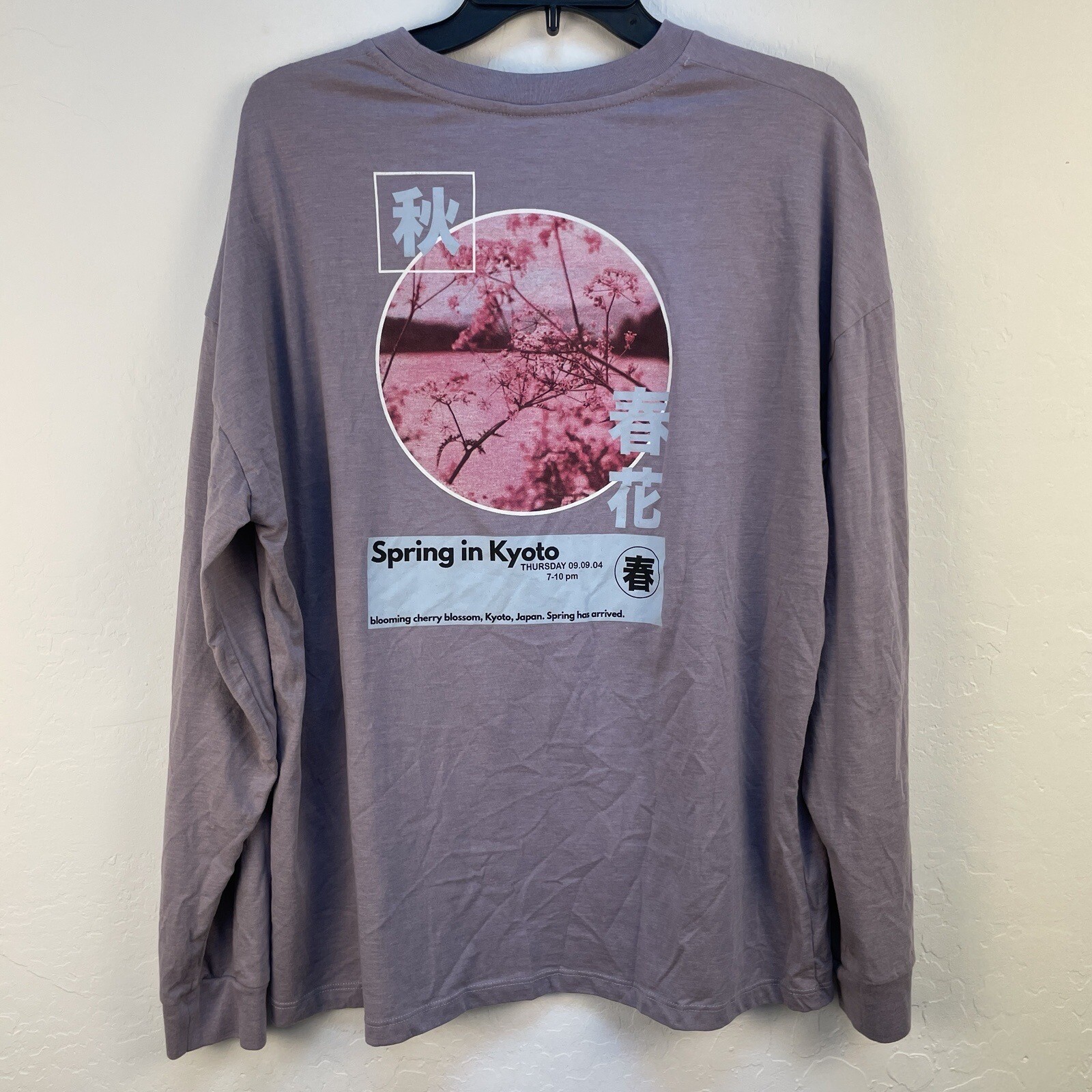 Urban Outfitters Crew Neck Shirt Spring Kyoto Long Sleeve M Graphic Print Purple
